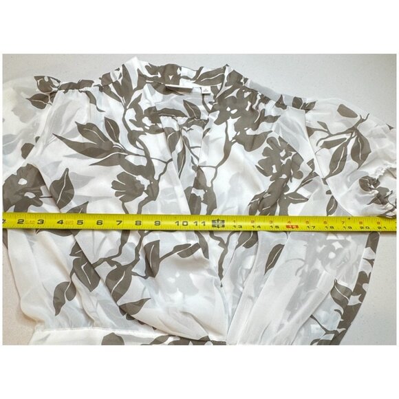Eva Mendes New Gray White Top Flowy Short Sleeve Floral Blouse Medium - Picture 6 of 9